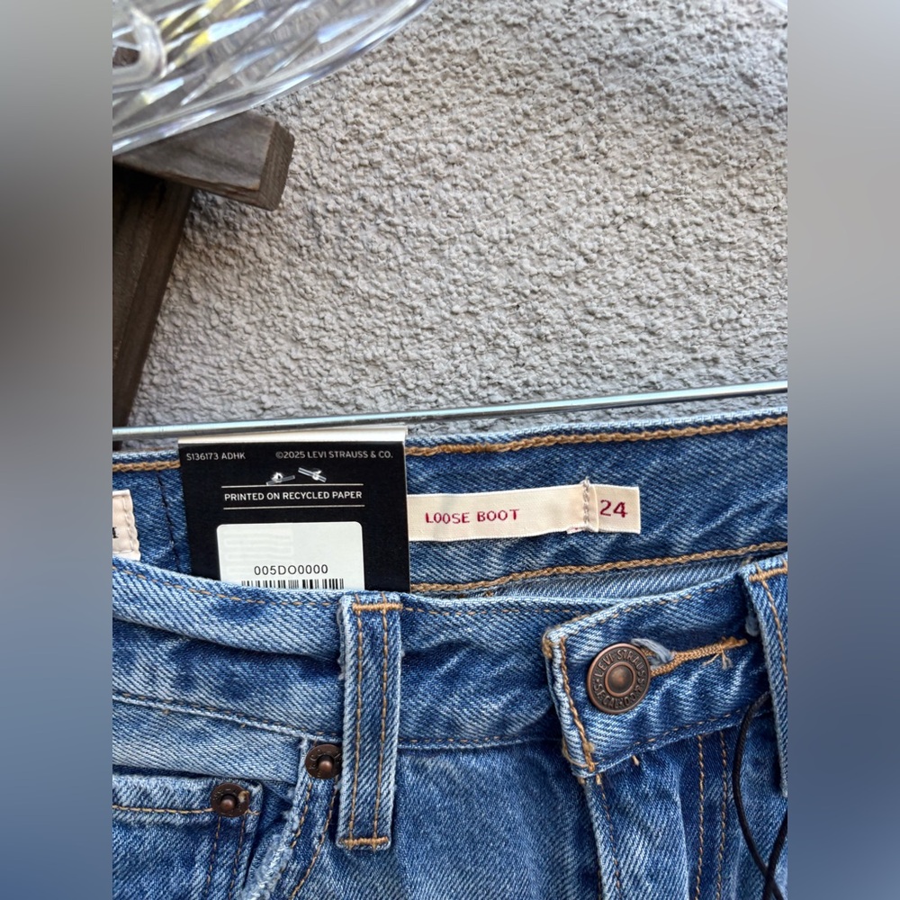 Levi’s Loose Boot in Easy Days - Medium Wash New with Tags! - Picture 5 of 9